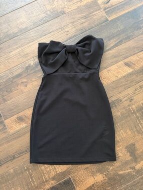 Strapless Black Bow-Front Sheath Dress